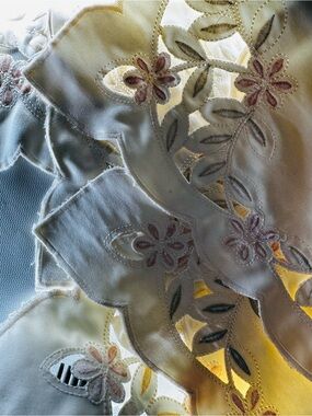 Vintage Set of 4 Embroidered Cutwork Floral Placemats Scalloped Cottagecore